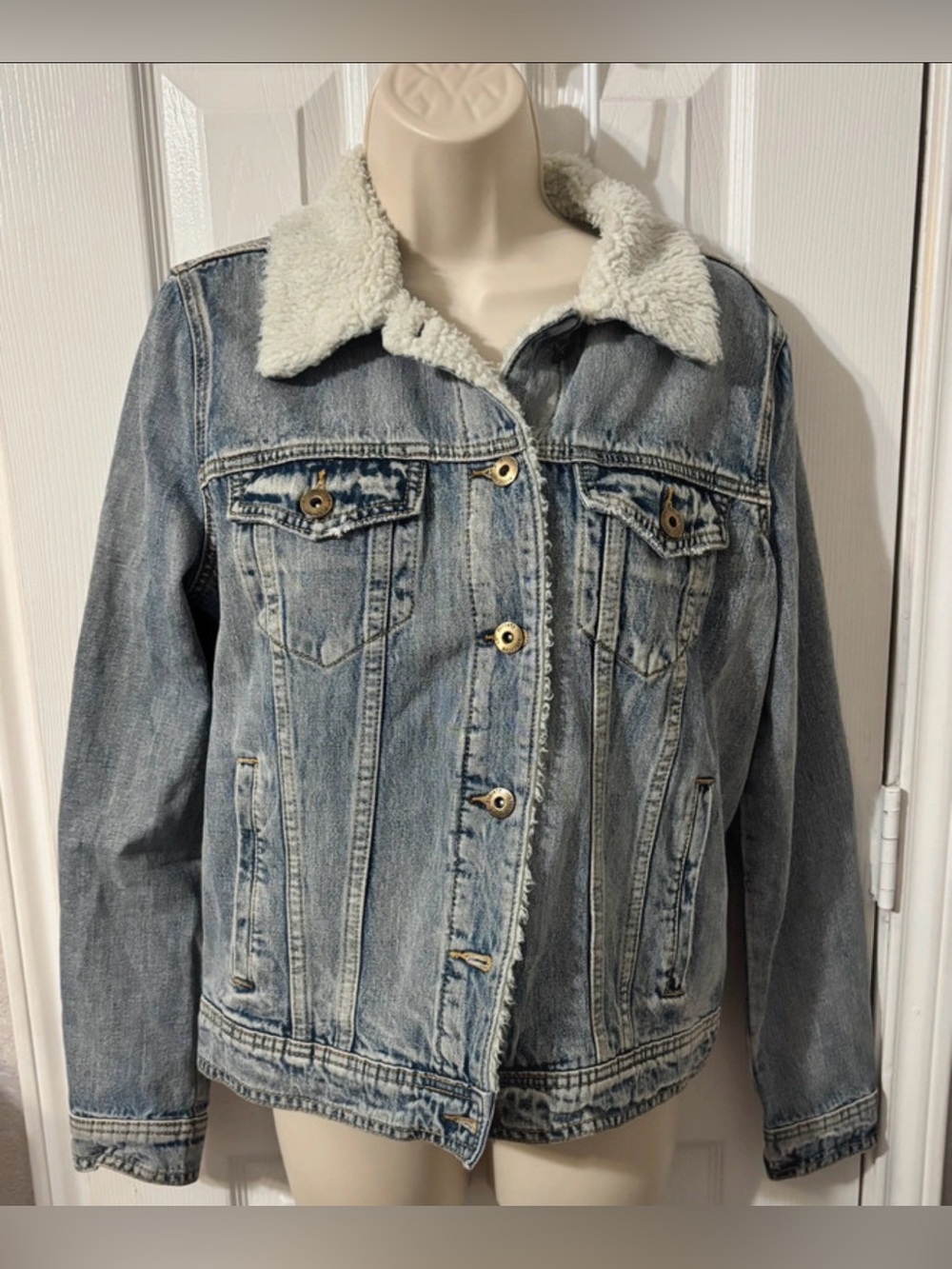 Articles of Society Trucker denim jacket faux sherpa collar Y2K inspired Size M